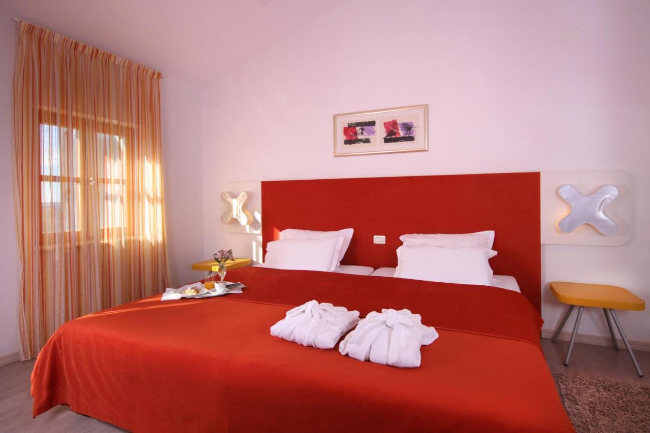 Hotel Velanera & Restaurant