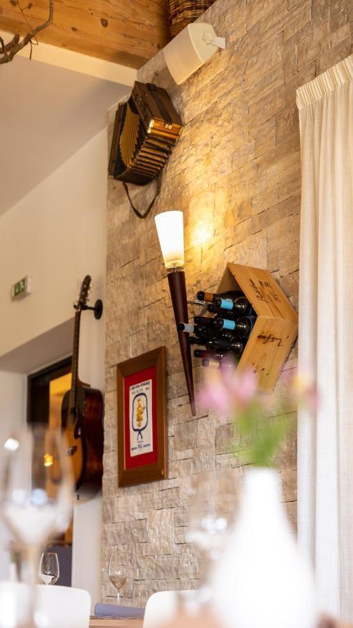 Hotel Velanera & Restaurant