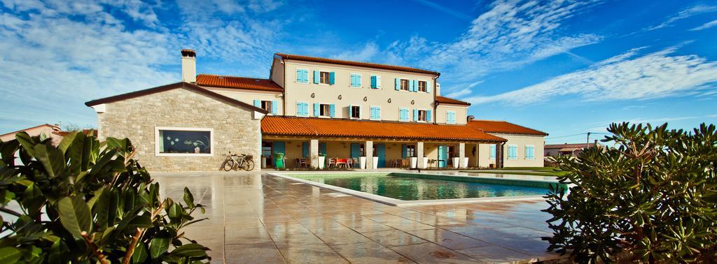 Velanera & Restaurant